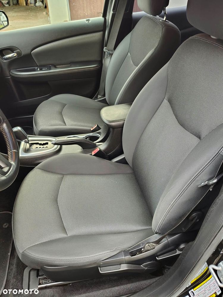 Dodge Avenger - 7