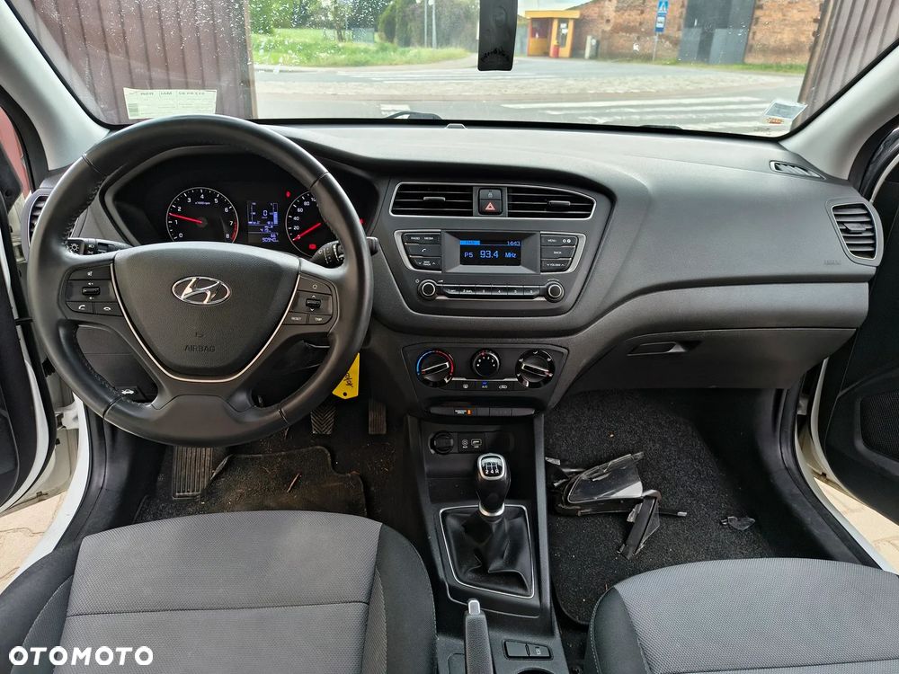 Hyundai i20 - 20