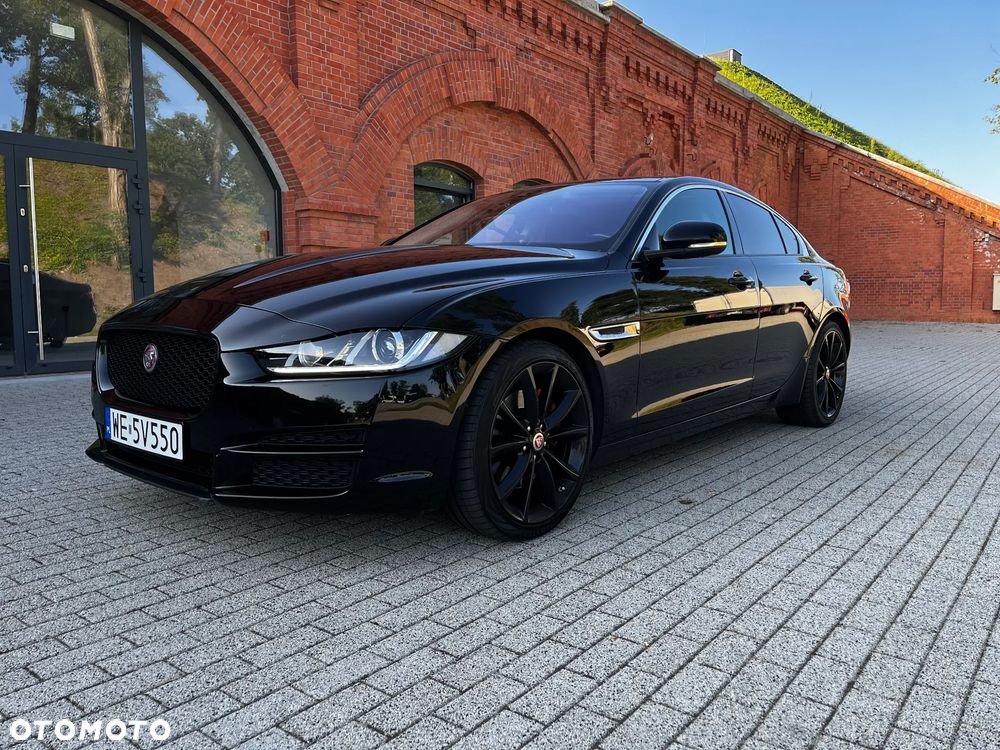 Jaguar XE 25t Prestige - 4