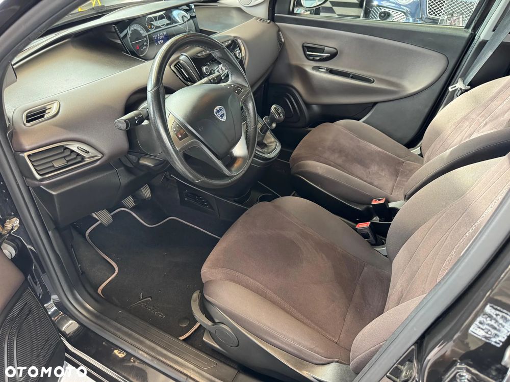 Lancia Ypsilon Y 1.2 8v Gold - 29