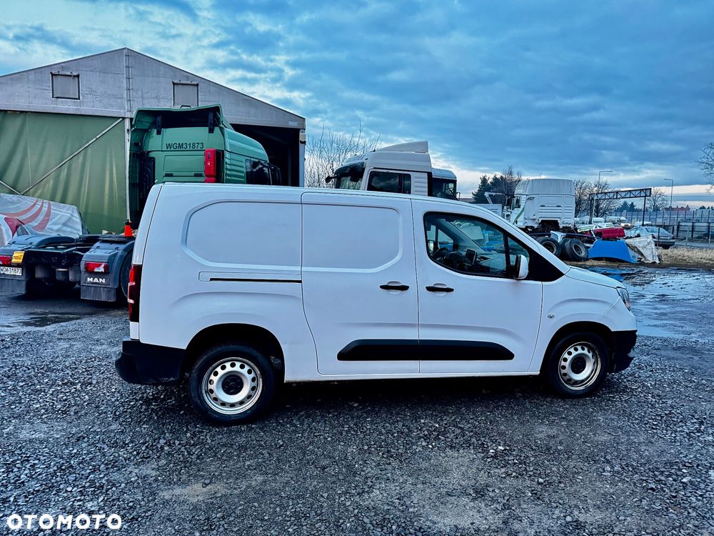 Opel Combo E - 4