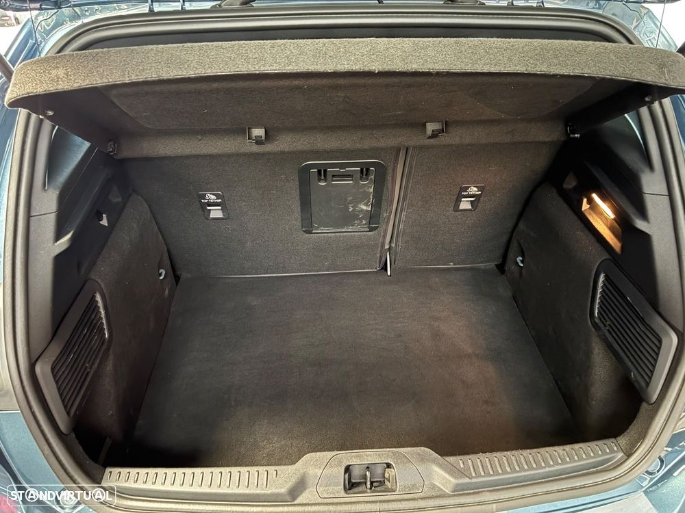 Ford Focus 1.0 EcoBoost MHEV ST-Line - 44