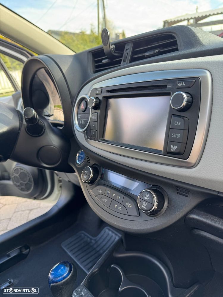 Toyota Yaris 1.5 HSD Comfort +P.Style+Navi - 5