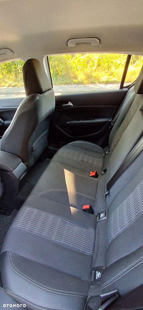 Peugeot 308 1.5 BlueHDi Allure S&S - 23