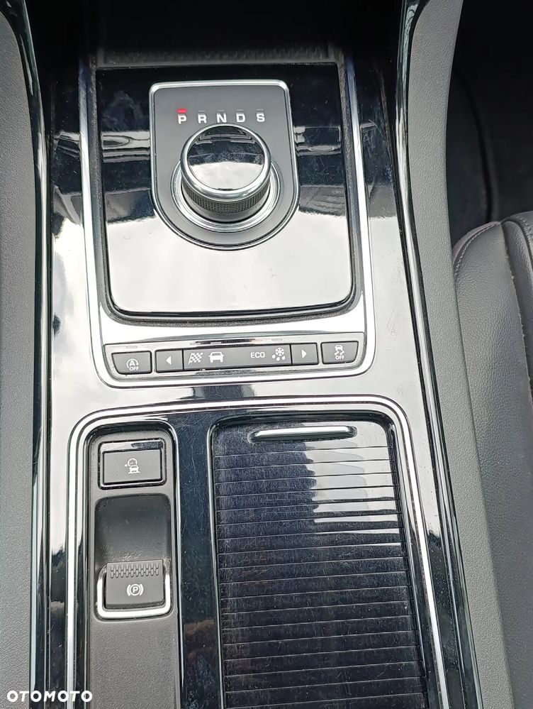 Jaguar XE 2.0 T Prestige - 12