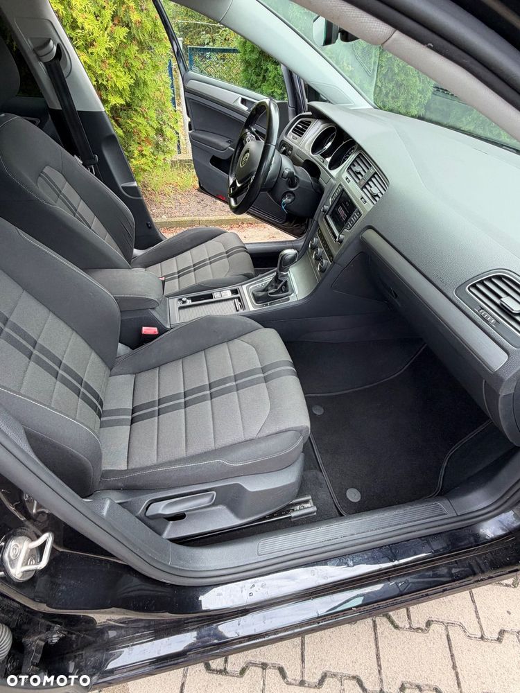 Volkswagen Golf - 29