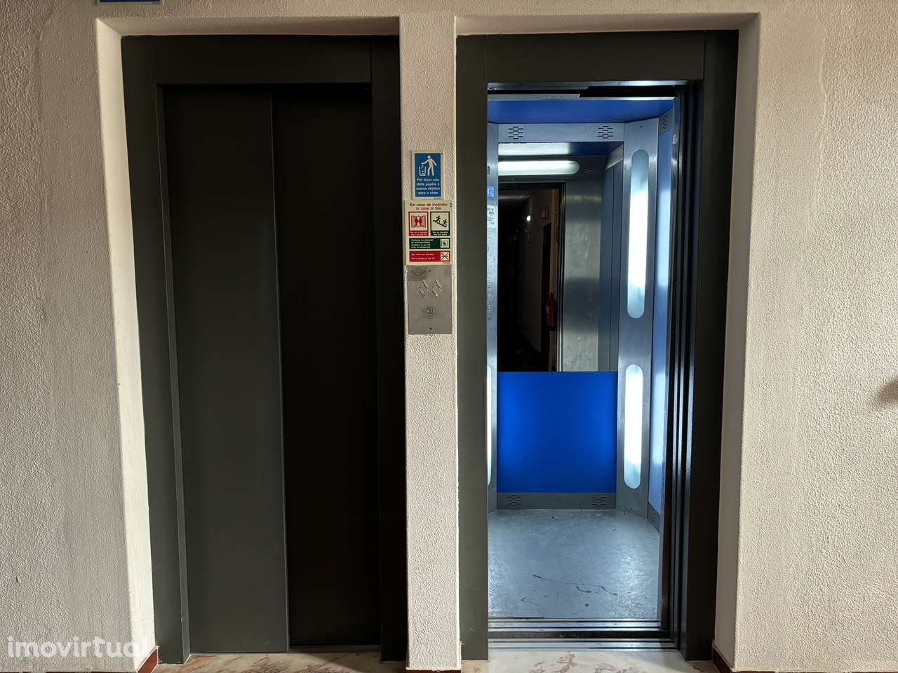 Arrecadação c/ Uso Piscina e Parqueamento em Condomínio Fechado - Grande imagem: 2/9