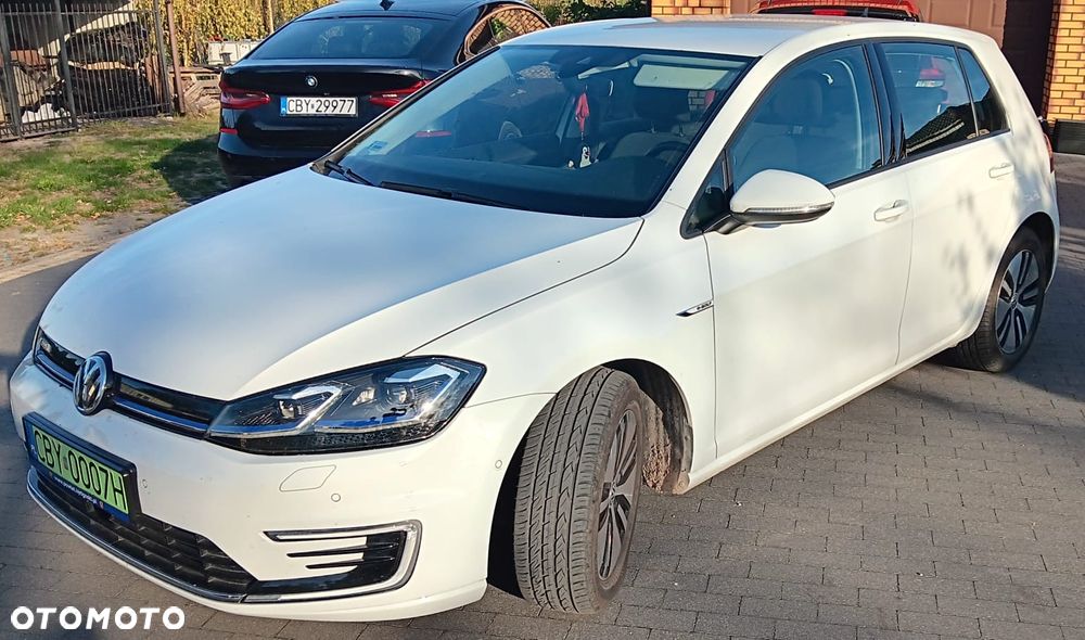 Volkswagen Golf - 1
