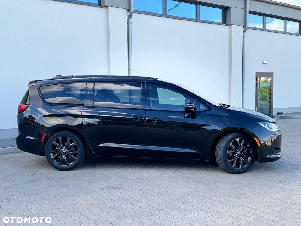 Chrysler Pacifica - 3