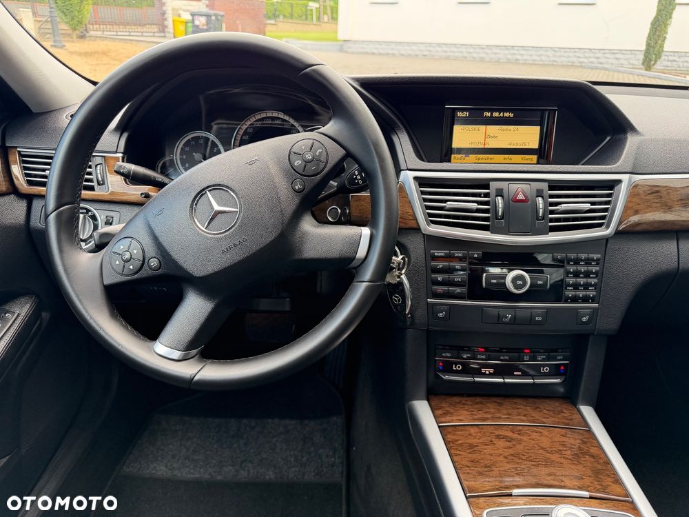 Mercedes-Benz Klasa E 220 CDI DPF BlueEFFICIENCY Automatik - 27