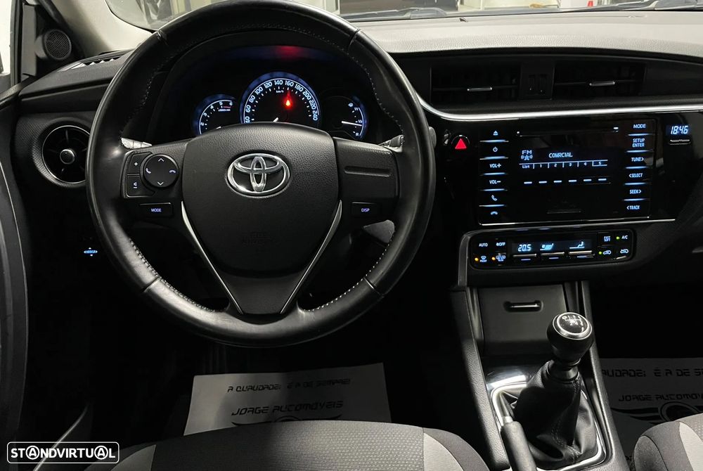 Toyota Auris 1.4 D-4D Exclusive - 32