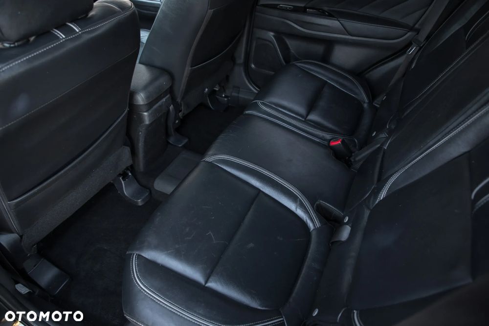 Mitsubishi Outlander Instyle NAVI + - 28