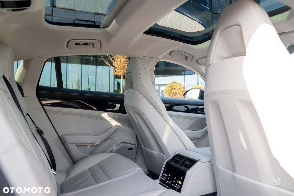 Porsche Panamera 4 E-Hybrid Platinum Edition - 10