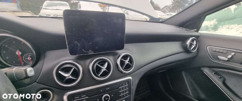 Mercedes-Benz GLA - 13