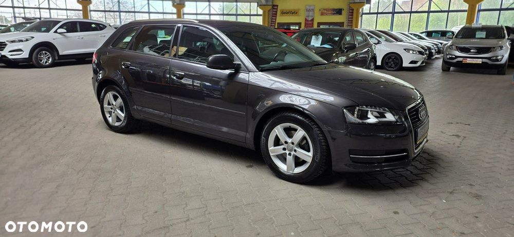 Audi A3 Sportback - 1