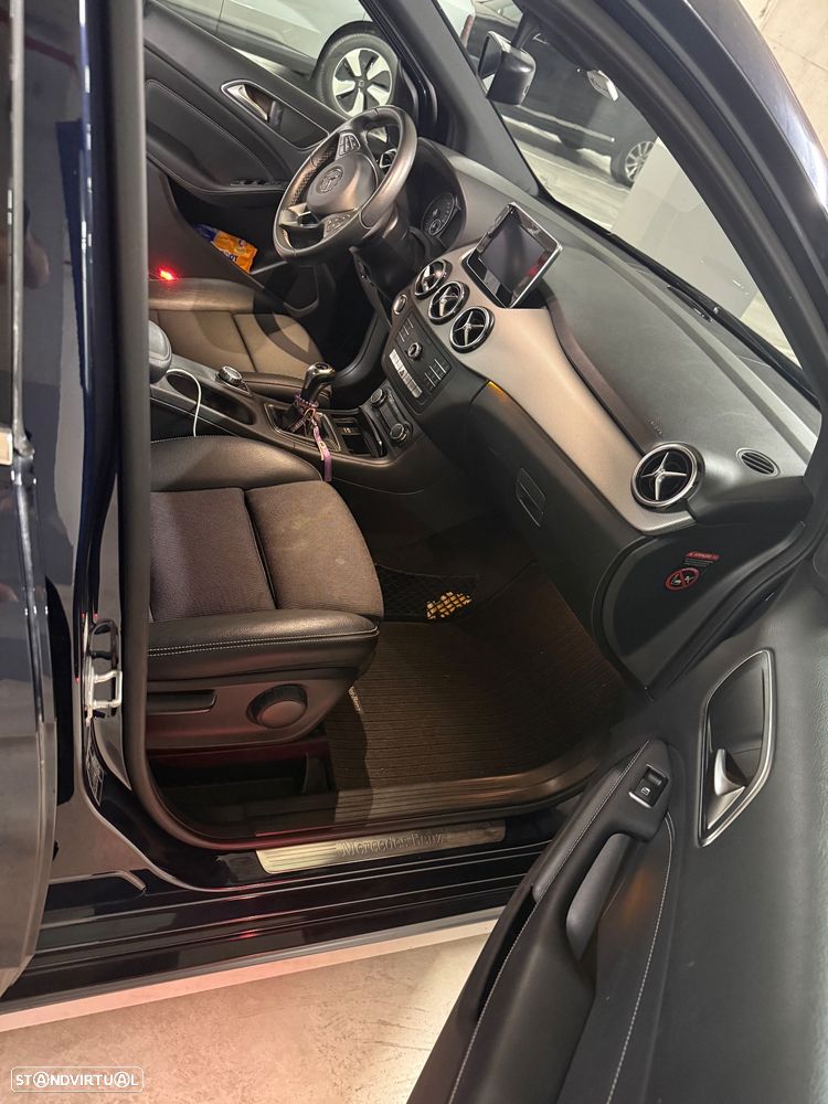 Mercedes-Benz B 180 - 12