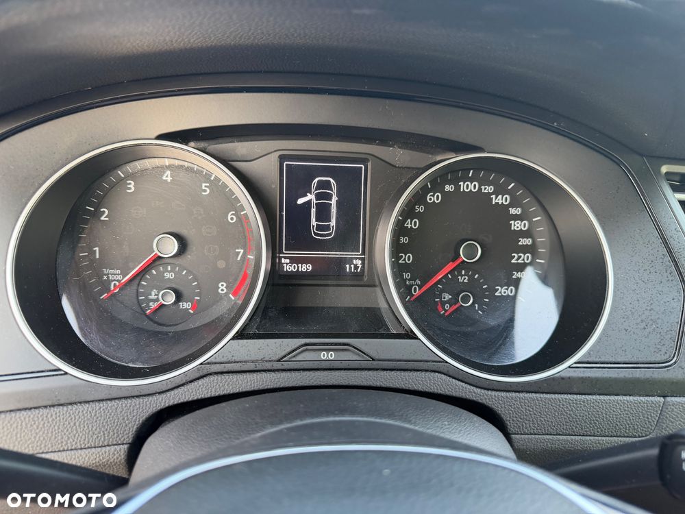 Volkswagen Passat - 21