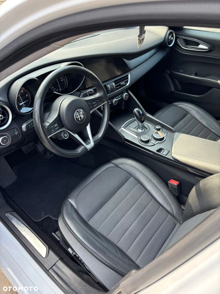 Alfa Romeo Giulia 2.2 AT8 Super - 7