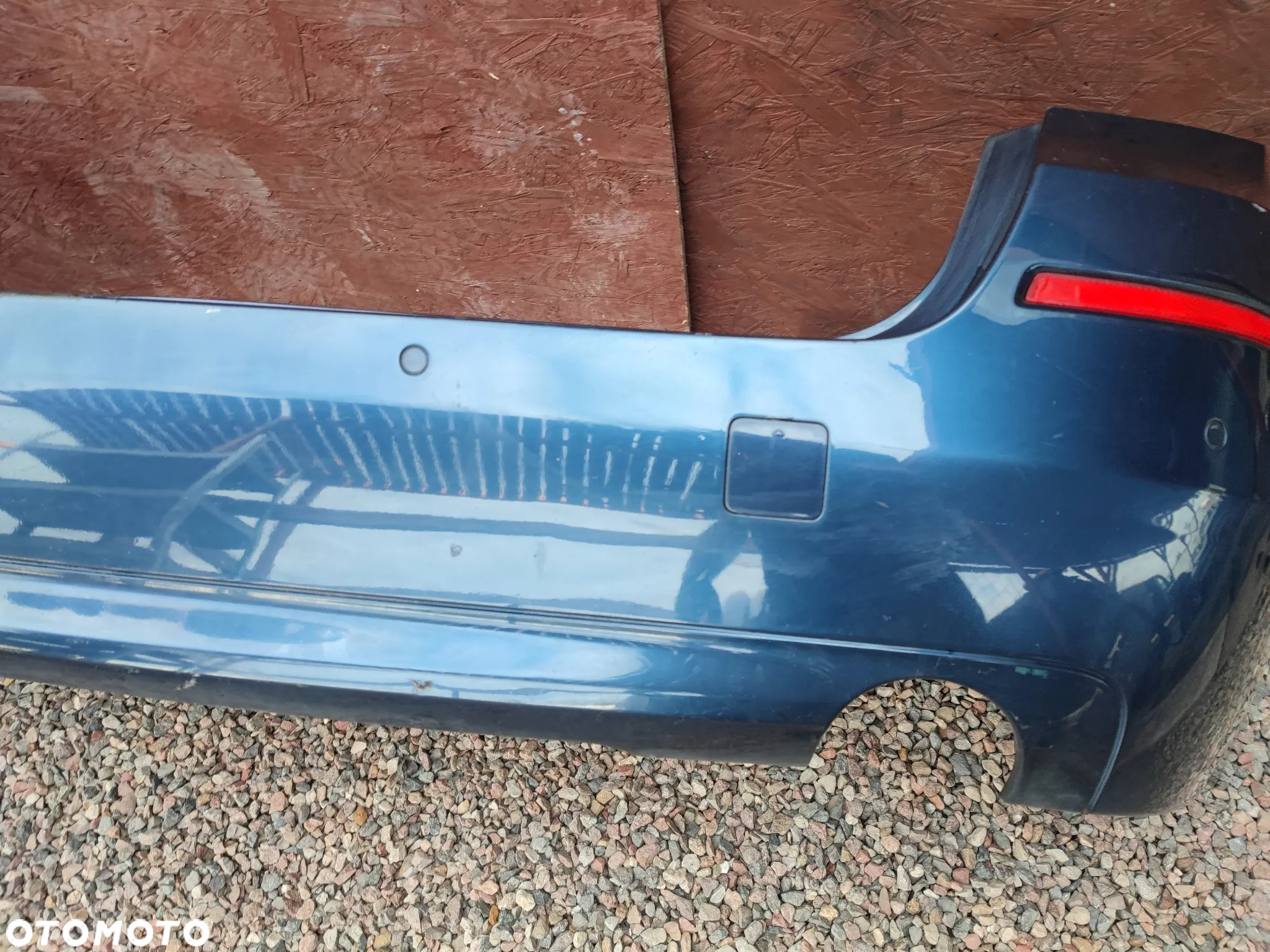 BMW F11 / F11N ORYGINALNY ZDERZAK TYŁ POD: PDC ( CZUJNIKI PARKOWANIA ORAZ WYDECH 535D ) O NR. 7 254 919 / 7 237 303 OEM W KOLORZE TIEFSEEBLAU METALLIC A76 - 8