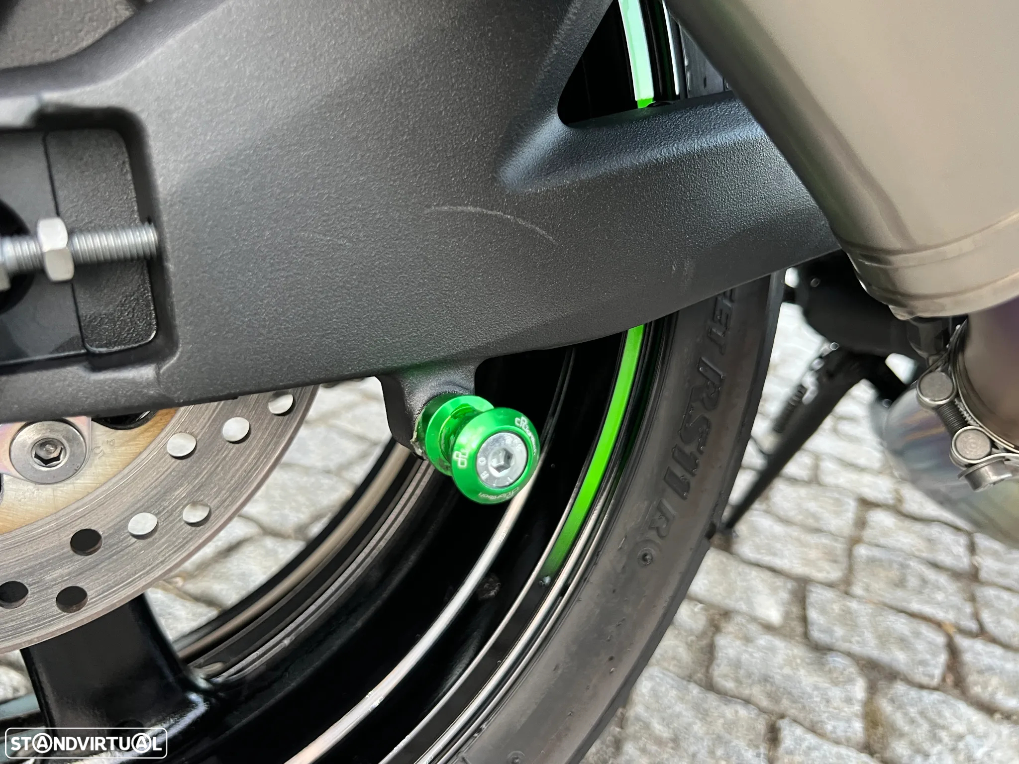 Kawasaki ZX 10R - 16