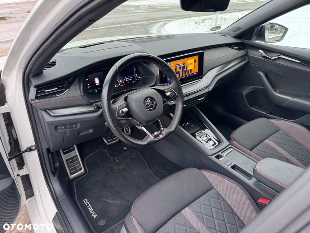 Skoda Octavia 2.0 TDI DSG RS - 19