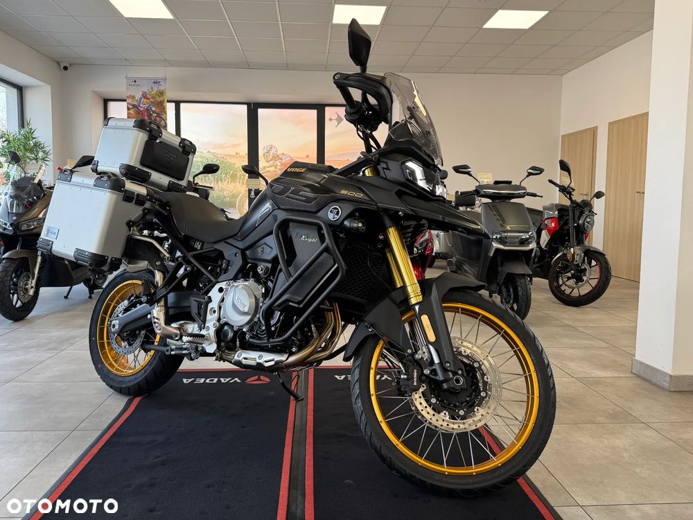 Voge 900DSX