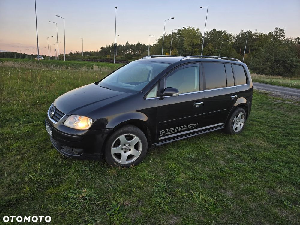 Volkswagen Touran - 1