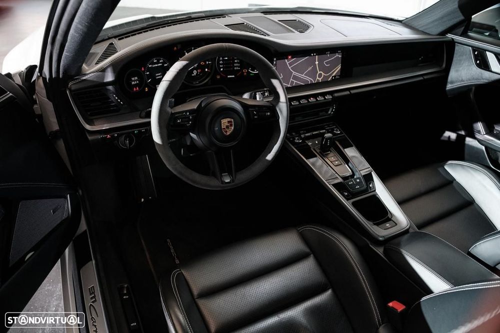 Porsche 911 Série F Carrera 4S - 8