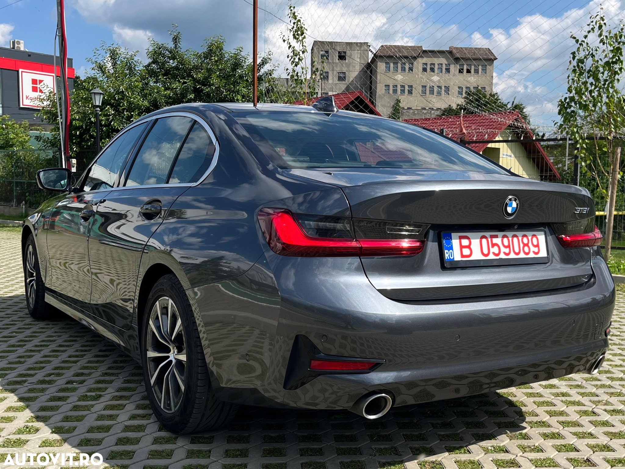 BMW Seria 3 318i AT - 26