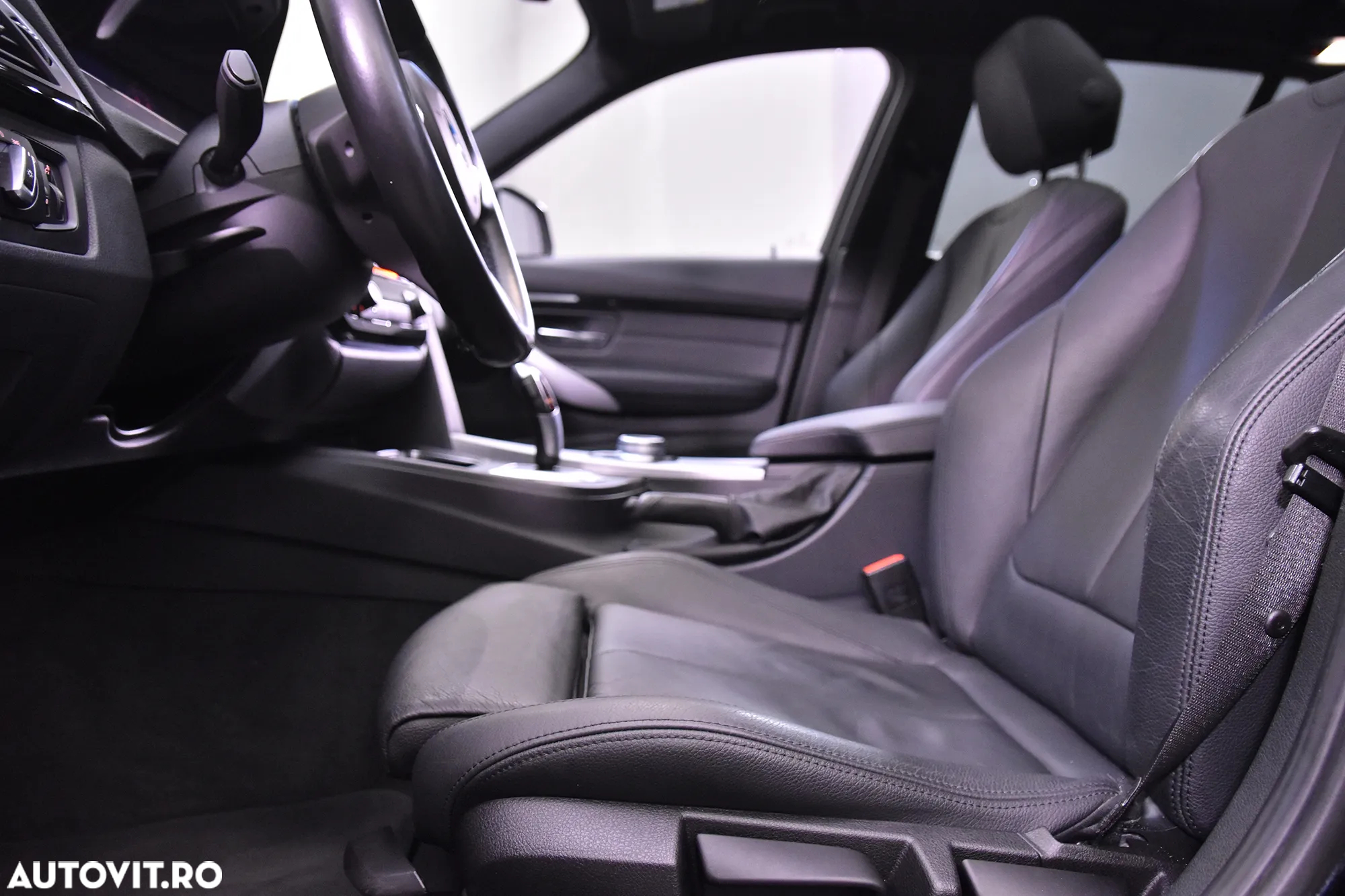 BMW Seria 3 318i Touring Aut. M Sport - 24