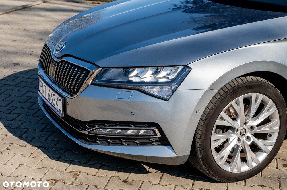 Skoda Superb 2.0 TDI DSG Premium Edition - 23