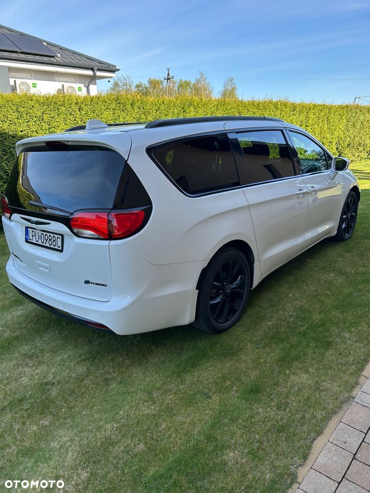 Chrysler Pacifica - 4