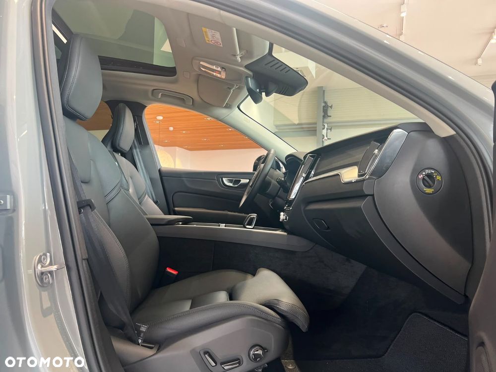 Volvo XC 60 T8 Plug-In Hybrid AWD Ultimate Dark - 22