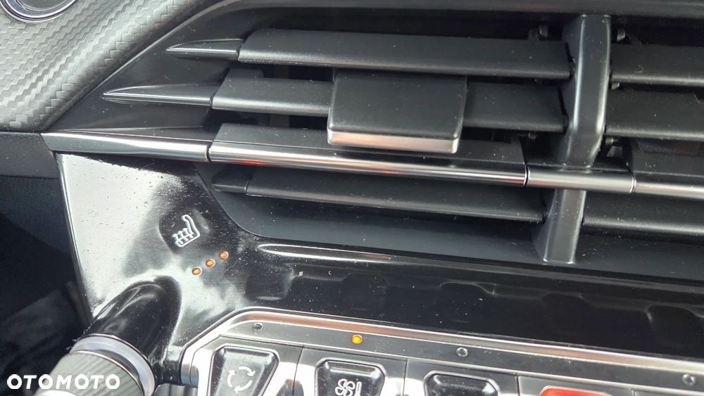 Peugeot 208 Hybrid 110 e-DSC6 Allure - 18