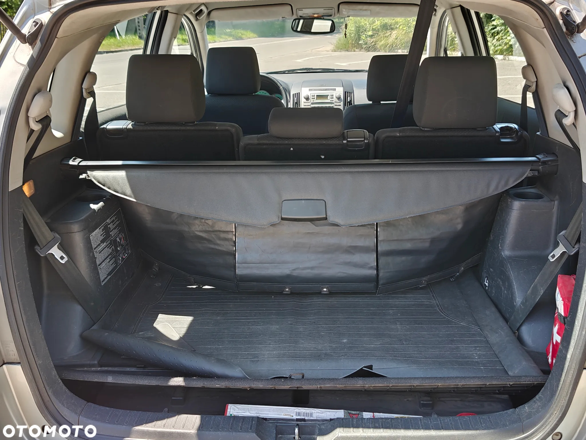 Toyota Avensis 2.0 D-4D - 16