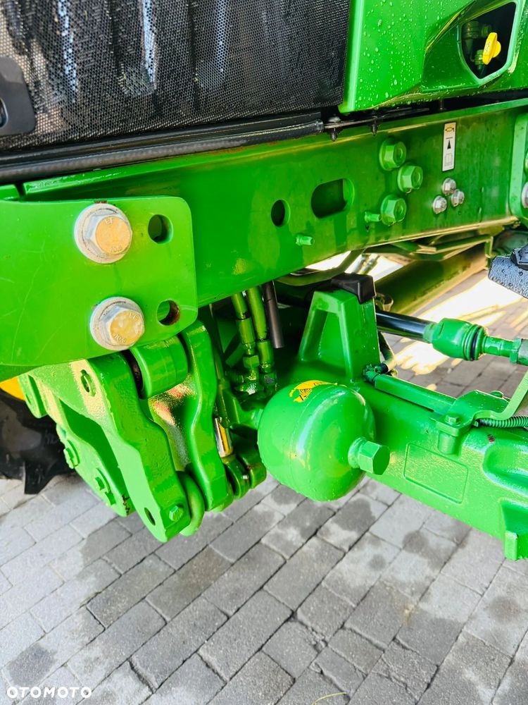 John Deere 6110M - 17