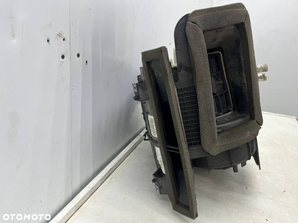 Nagrzewnica Dacia Logan MCV I 06-13r. obudowa chłodnicy wody BEZ klimatyzacji 271205806r - 4