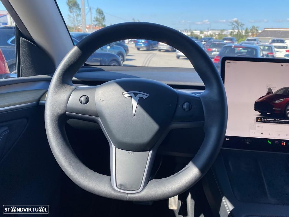Tesla Model Y Standard RWD - 5