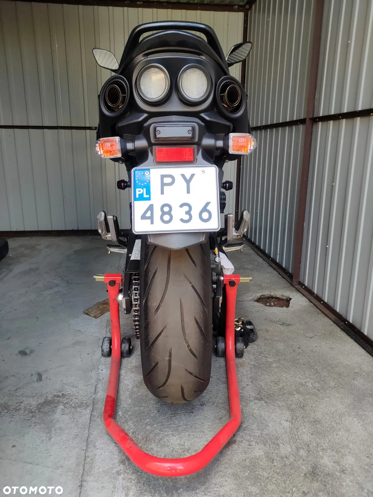 Suzuki GSR - 11