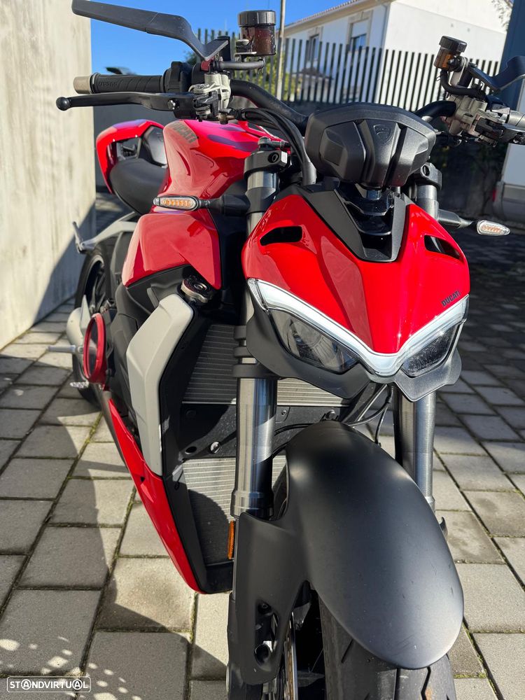 Ducati Streetfighter V2 - 6