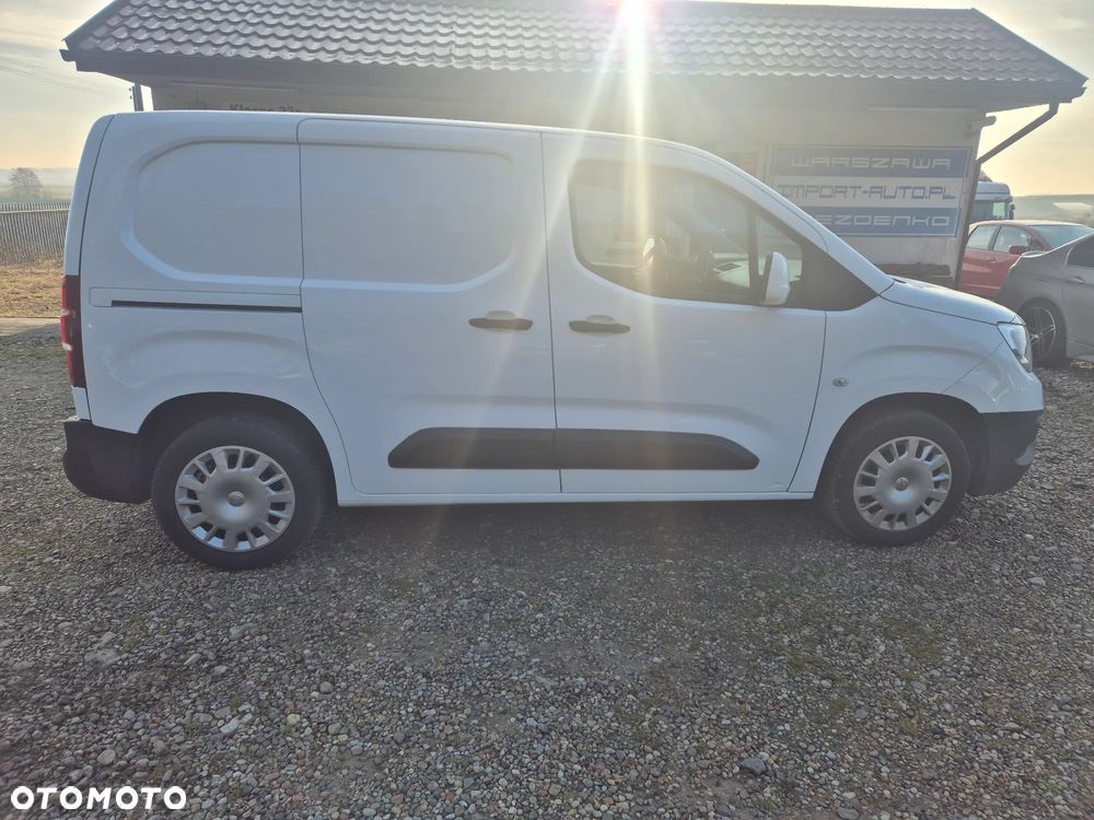 Opel Combo 1.5 CDTI Essentia S&S - 8