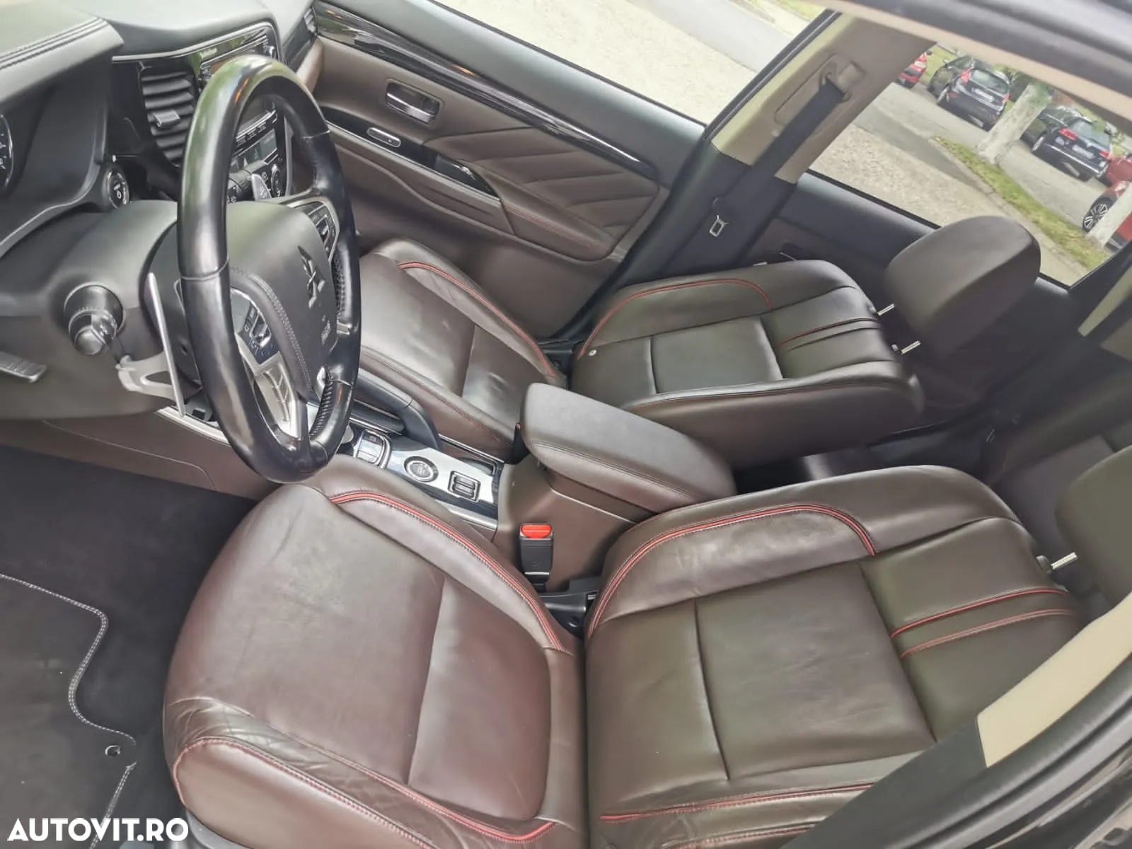 Mitsubishi Outlander 2.0 4WD Plug-In Hybrid Top - 12