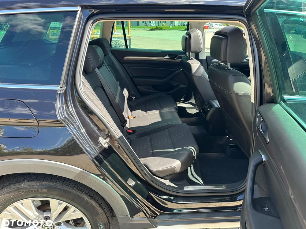 Volkswagen Passat Alltrack 2.0 TDI SCR DSG 4Motion - 23