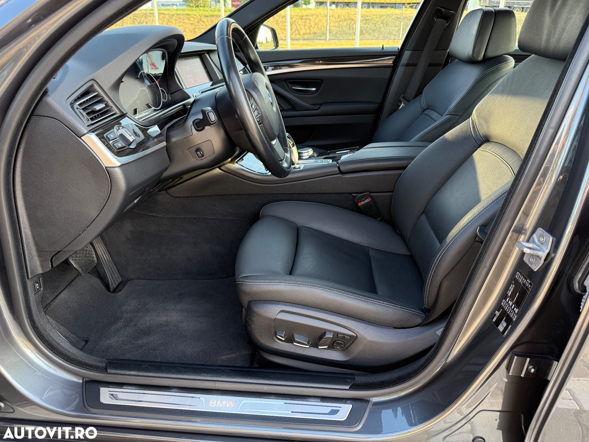 BMW Seria 5 520d AT - 9