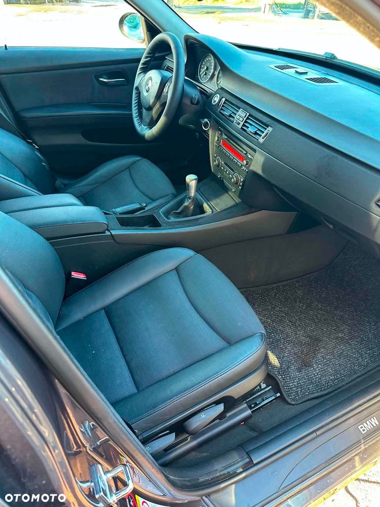 BMW Seria 3 320i - 10