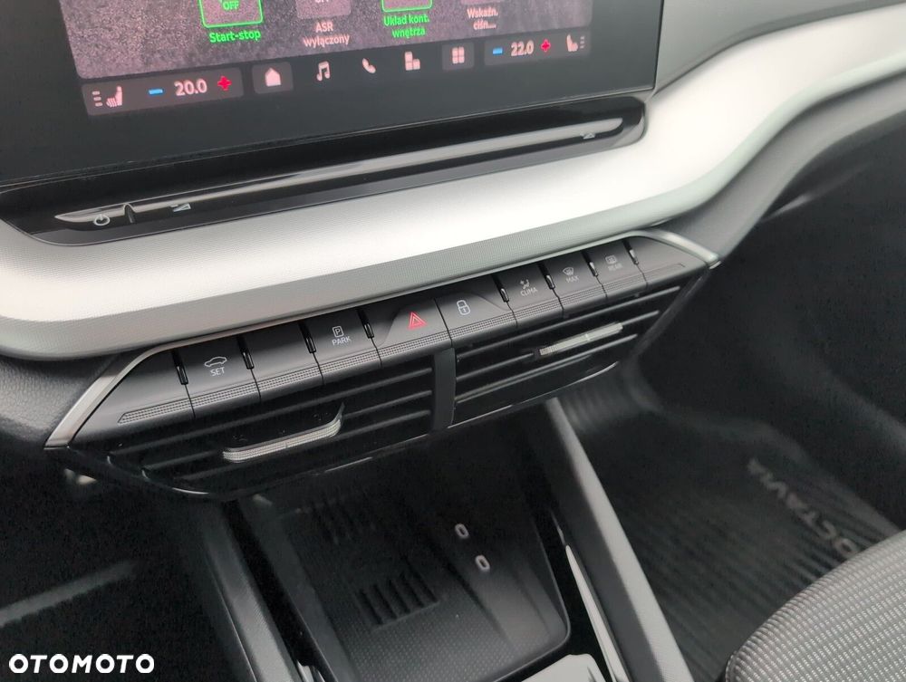 Skoda Octavia 1.5 TSI mHEV Selection DSG - 32