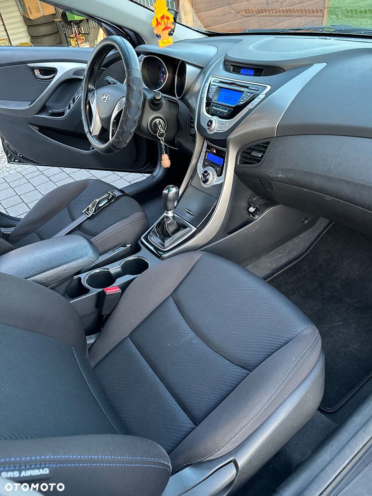 Hyundai Elantra 1.6 Comfort - 27