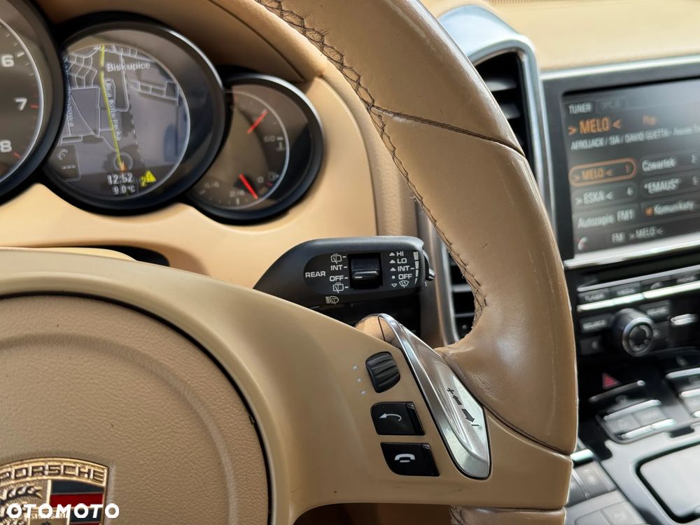 Porsche Cayenne Standard - 30