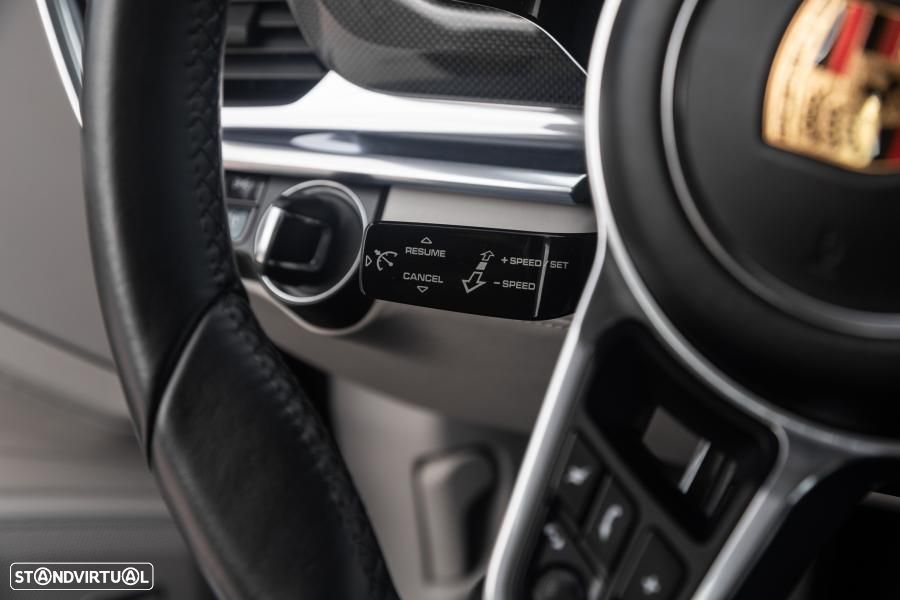 Porsche Panamera 4 S - 32