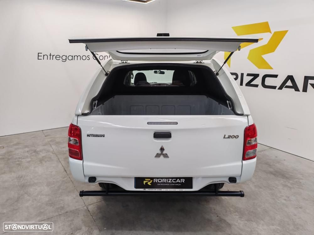 Mitsubishi L200 2.4 DI-D Club Invite Strakar Look CC 4WD - 19